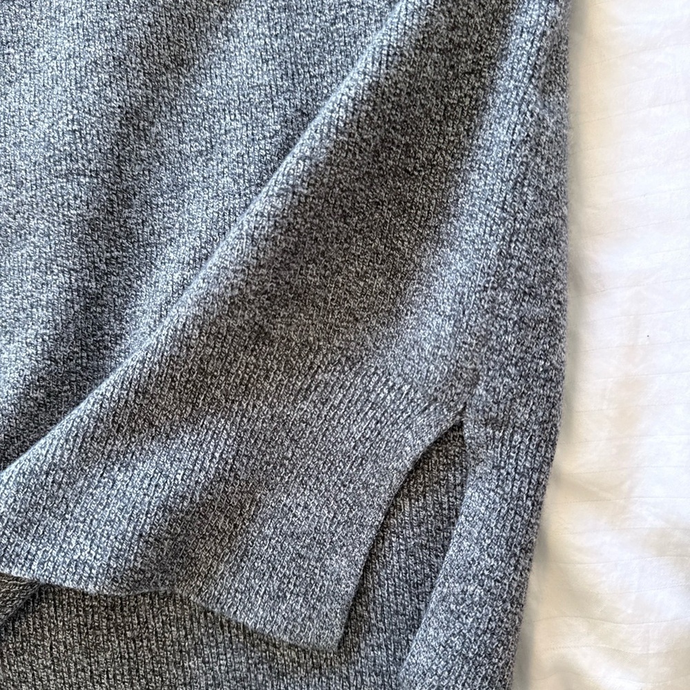 Abercrombie & Fitch Split Hem Business Casual Crewneck Sweater size Large - Picture 4 of 9